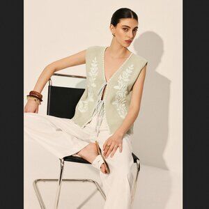 Commense XS Beige Floral Embroidered Sweater Vest NEW NWT
